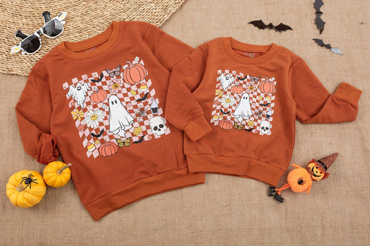 Retro Pink Checkerboard Halloween Sweatshirt for Kids Spooky Ghost Pumpkin Bat Skull Design Vintage Playful Toddler Baby Girl Boy Fall Outfit Fun Gift