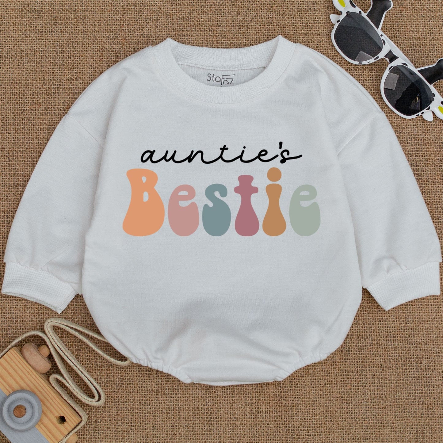 Retro Auntie's Bestie Baby Romper Soft Cotton Newborn Outfit Adorable Gift for New Auntie Cute Vintage Vibes