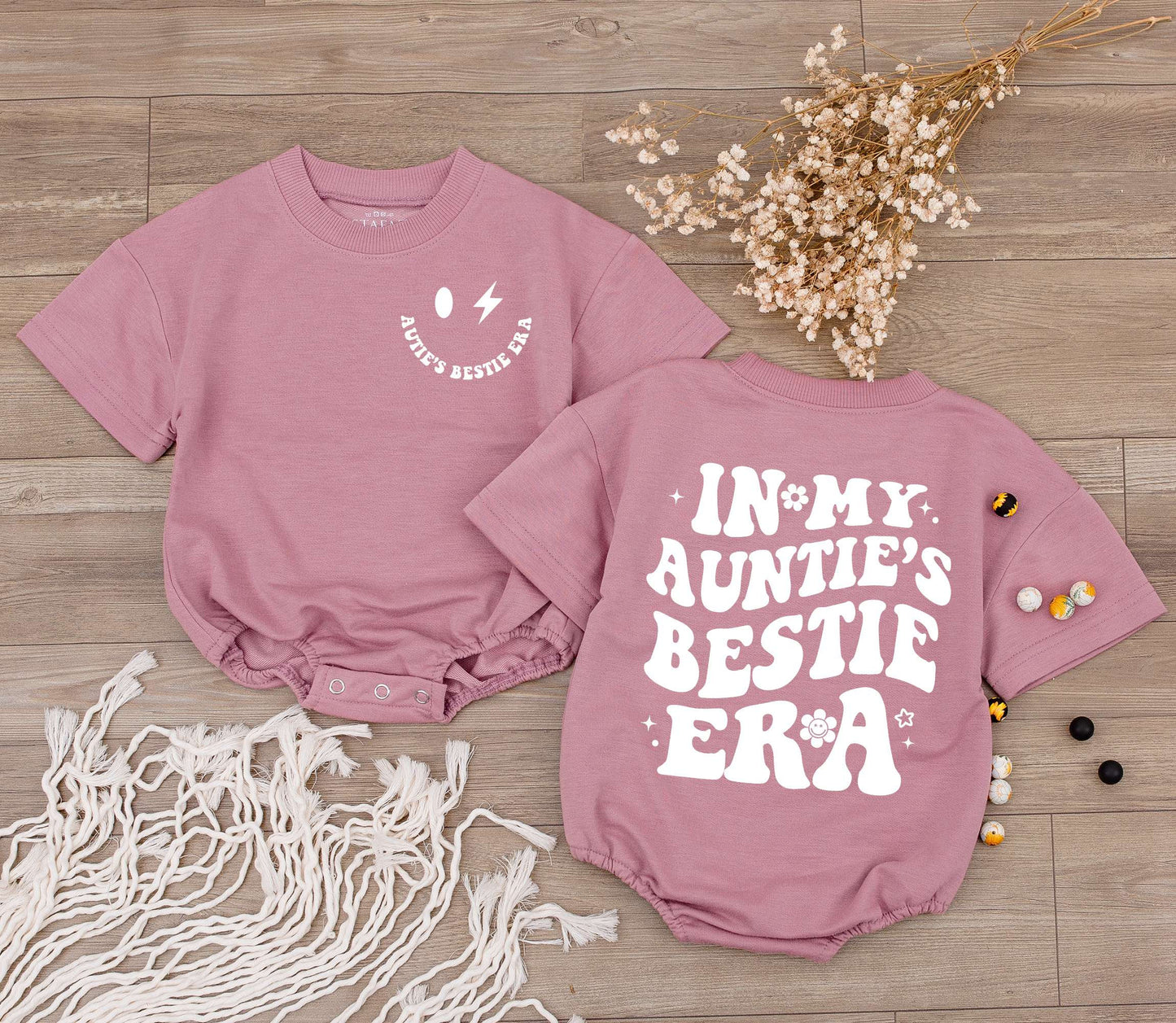 In My Auntie's Bestie Era Retro Pink Baby Romper Bodysuit with Stars and Flower Newborn Girl Shower Gift Vintage Playful Niece Outfit