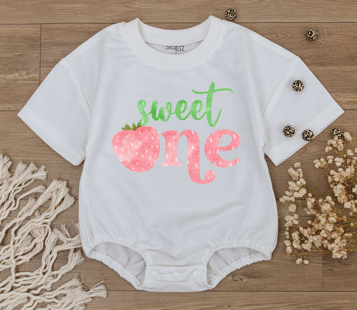 Sweet One Strawberry Baby Romper Girl First Birthday Outfit Retro Jumpsuit Toddler Party Bodysuit Baby Shower Gift Comfortable Summer Wear