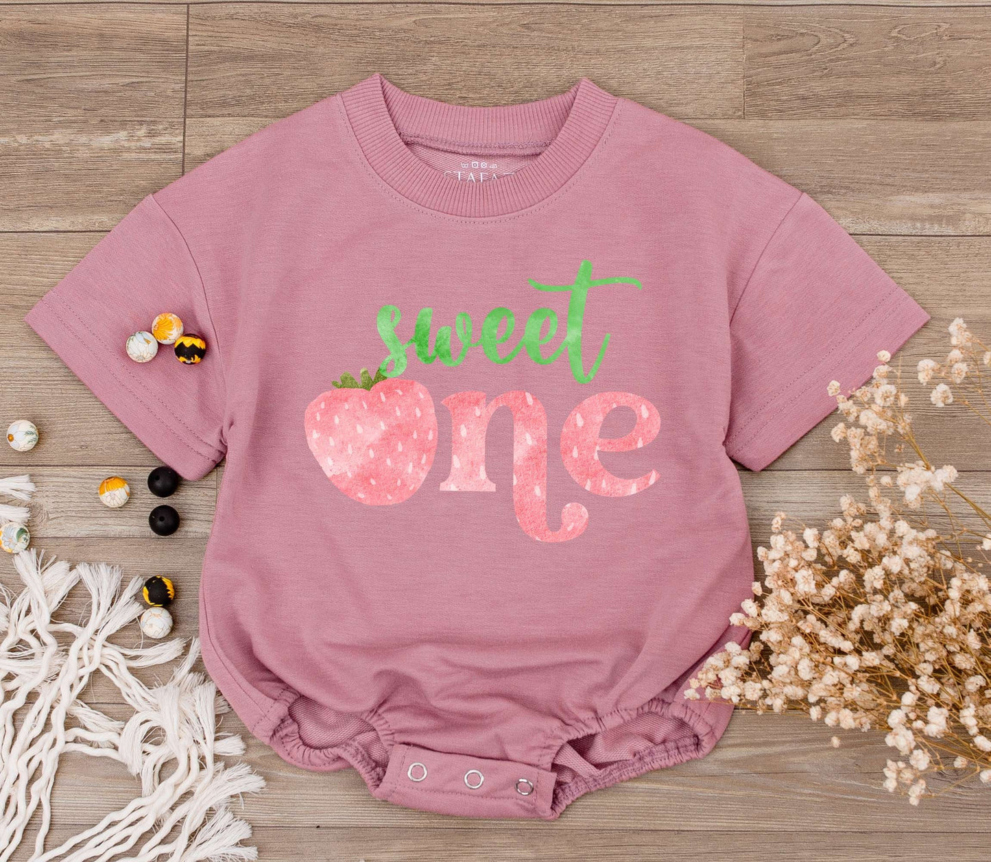Sweet One Strawberry Baby Romper Girl First Birthday Outfit Retro Jumpsuit Toddler Party Bodysuit Baby Shower Gift Comfortable Summer Wear
