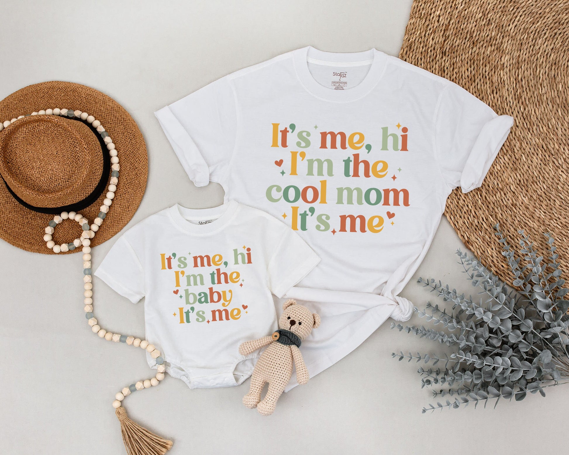 Cool Mom and Baby Matching Shirts "It's Me" Retro Mama Mini Outfit Playful Vintage Hearts Stars Birthday Gift for Mom