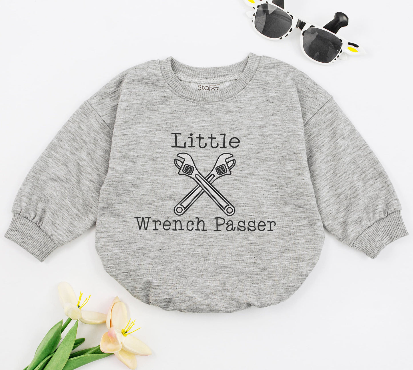 Little Wrench Passer Baby Romper, Mechanic Boy Outfit with Crossed Wrenches, Daddy's Little Helper Bodysuit, Newborn Car Lover Gift