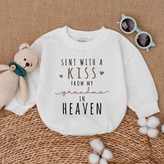 Custom Grandma In Heaven Kiss Baby Romper Sentimental Newborn Announcement Bodysuit Sweet Bubble Romper Shower Gift for New Grandbaby