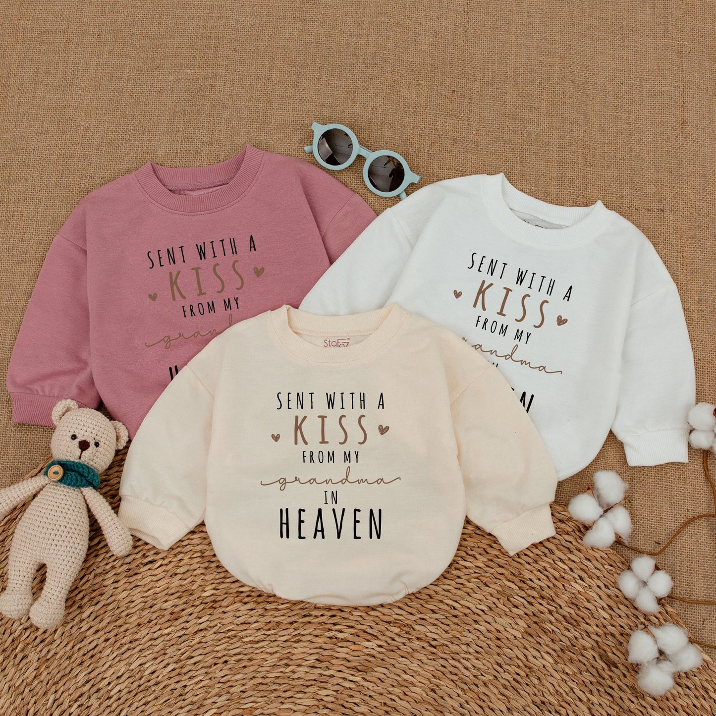 Custom Grandma In Heaven Kiss Baby Romper Sentimental Newborn Announcement Bodysuit Sweet Bubble Romper Shower Gift for New Grandbaby