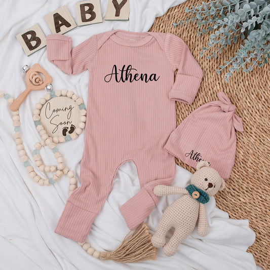 Personalized Baby Bodysuit and Hat Set with Cursive Name Design, Soft Cotton Modern Newborn Girl Gift Born in 2024 Baby Shower Going Home Outfit Keepsake