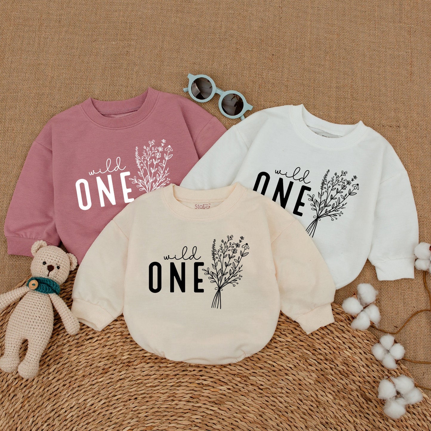 Wild One Birthday Romper for Baby Girl Wildflower Cake Smash Outfit Newborn Bubble Bodysuit Sweet Boho Baby Shower Gift Minimalist Floral Design