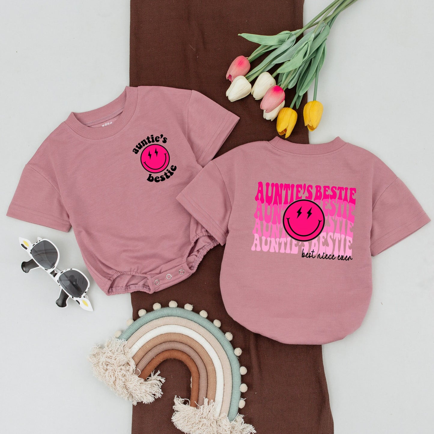 Personalized Auntie's Bestie Matching Outfit Modern Pink Smiley Face Baby Romper Cool Aunt Niece Shirt Newborn Girl Shower Gift Fun Aesthetic