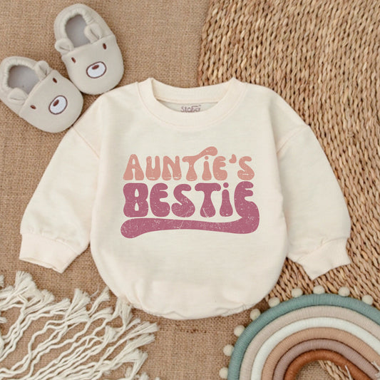 Auntie's Bestie Baby Romper with Retro Pink Wavy Font, Newborn Infant Gift from Aunt, Vintage Distressed Pregnancy Announcement Outfit for Bestie