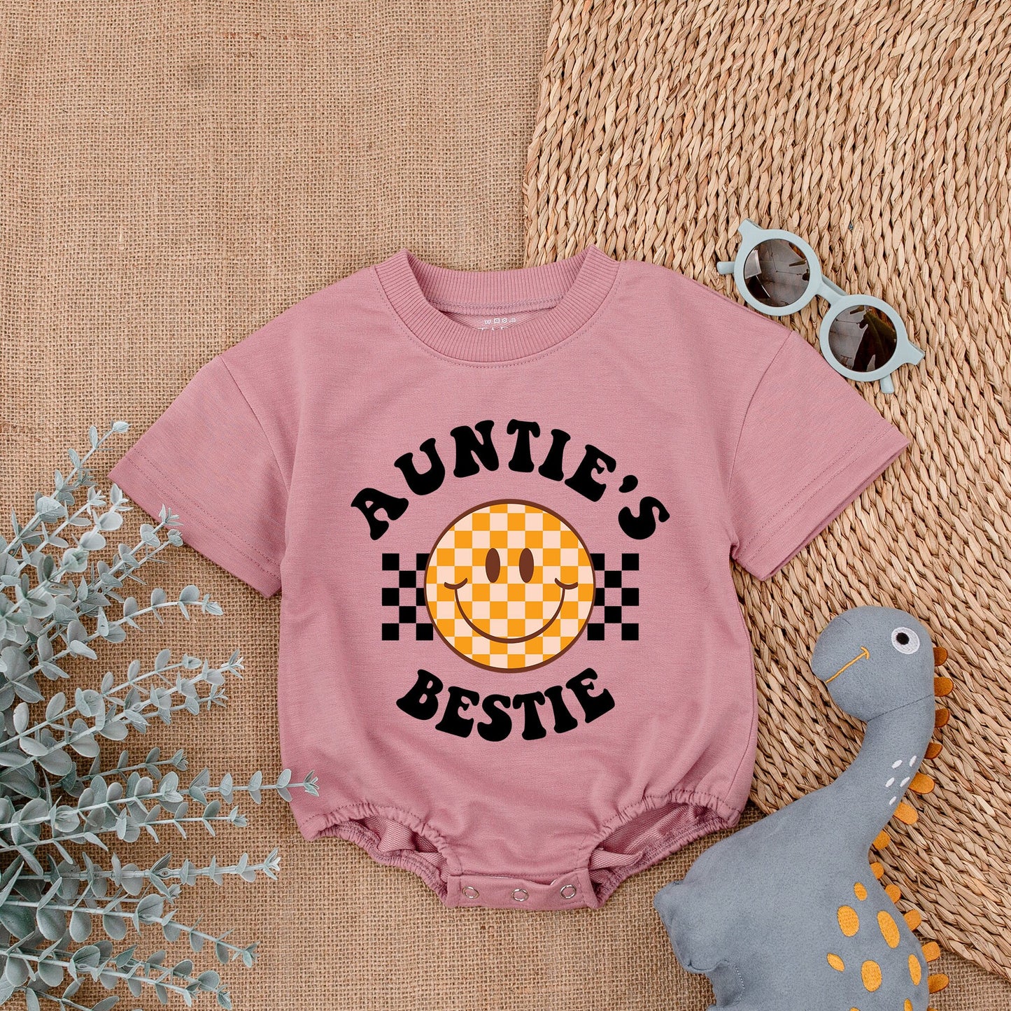 Auntie's Bestie Retro Smiley Face Checkerboard Bodysuit for Baby Girl Boy, Soft Cotton Infant Outfit Adorable Baby Shower Gift Idea New Aunt