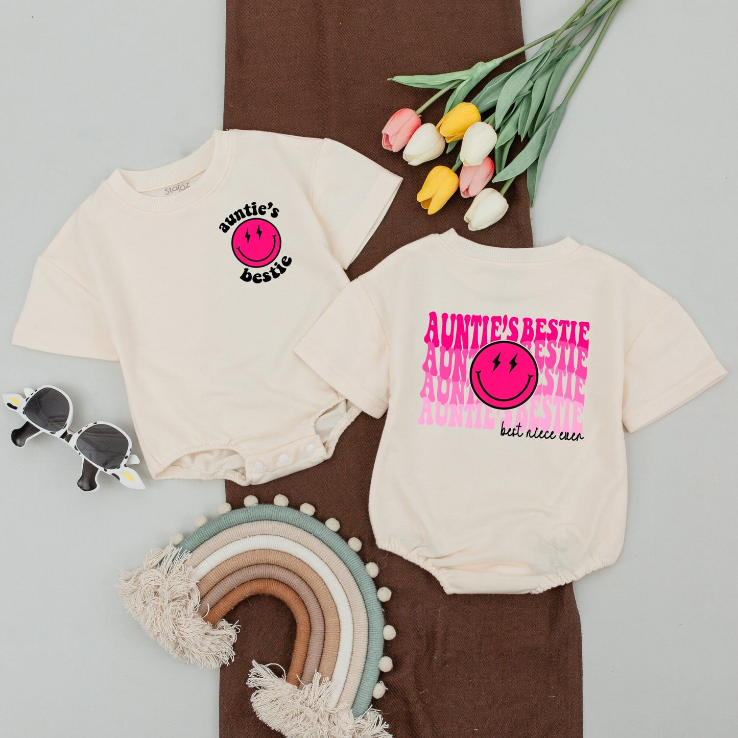 Personalized Auntie's Bestie Matching Outfit Modern Pink Smiley Face Baby Romper Cool Aunt Niece Shirt Newborn Girl Shower Gift Fun Aesthetic