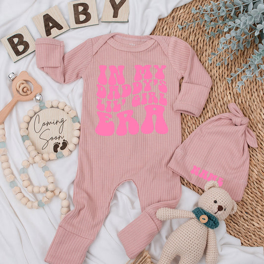 In My Daddy's Lil' Girl Era Retro Pink Bold Bodysuit for Baby Girl Newborn Gift Outfit Cute Daddy and Me Playful Romper Style Clothes