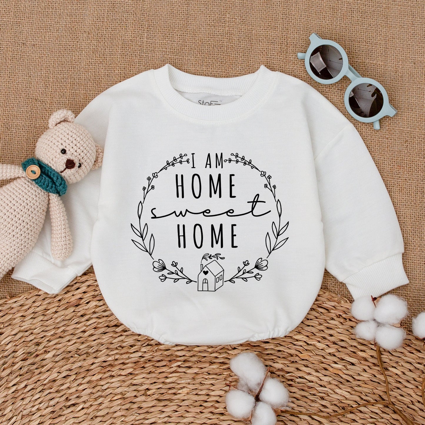 I Am Home Sweet Home Wreath Design Baby Romper Minimalist Bubble Bodysuit Cute House Artwork New Baby Gift Pregnancy Announcement Outfit