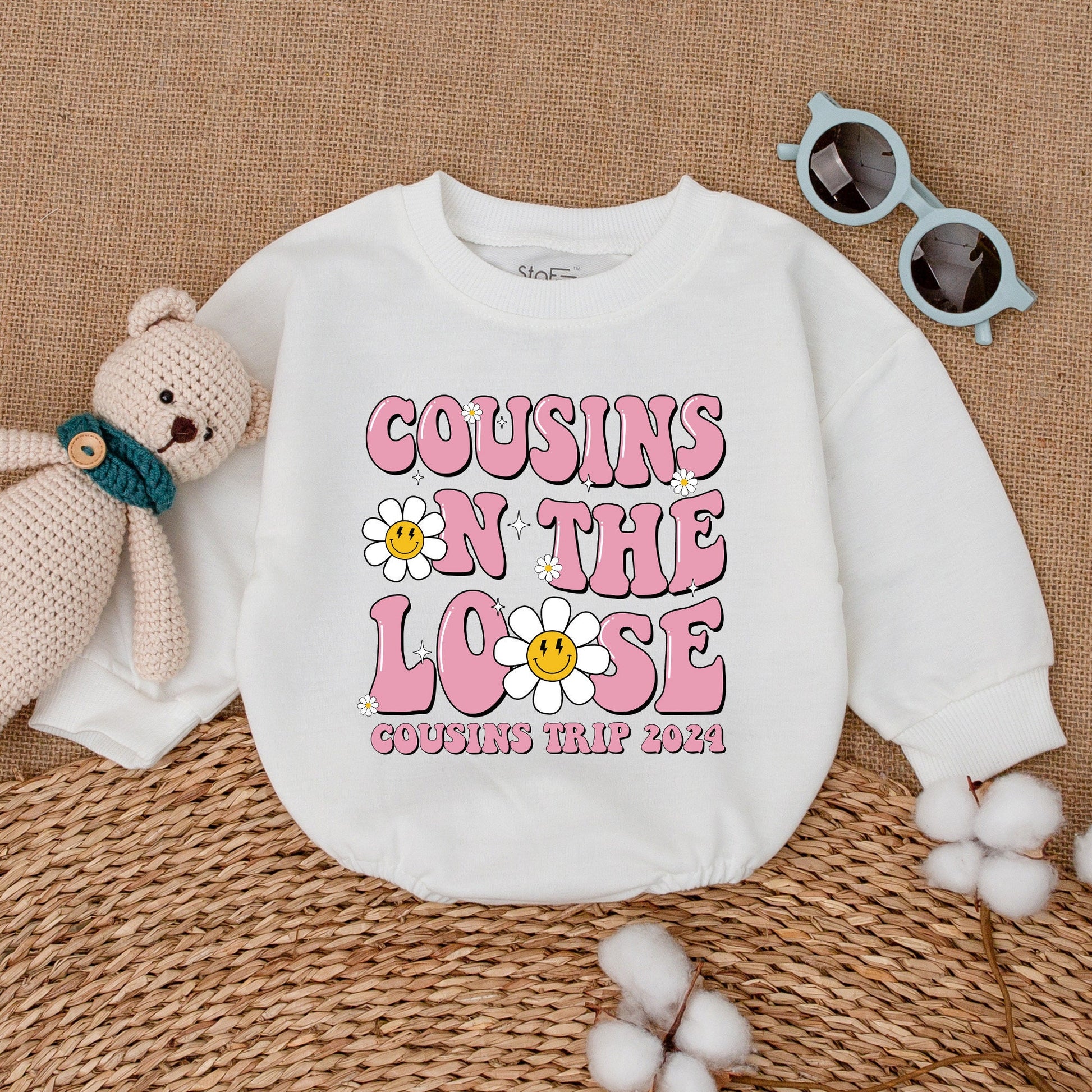 Matching Cousins On The Loose Romper for Baby Girls & Boys, 2024 Family Trip Outfit with Retro Pink Bubble Letters & Smiley Daisy Flowers