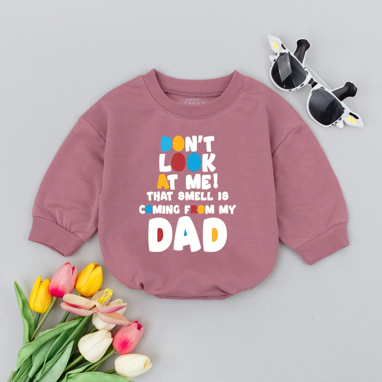 Funny Don't Look At Me Dad Smell Baby Romper 1st Father's Day Gift for New Dads, Bold Bright Colored Text Babygrow, Playful Cotton Infant Bodysuit