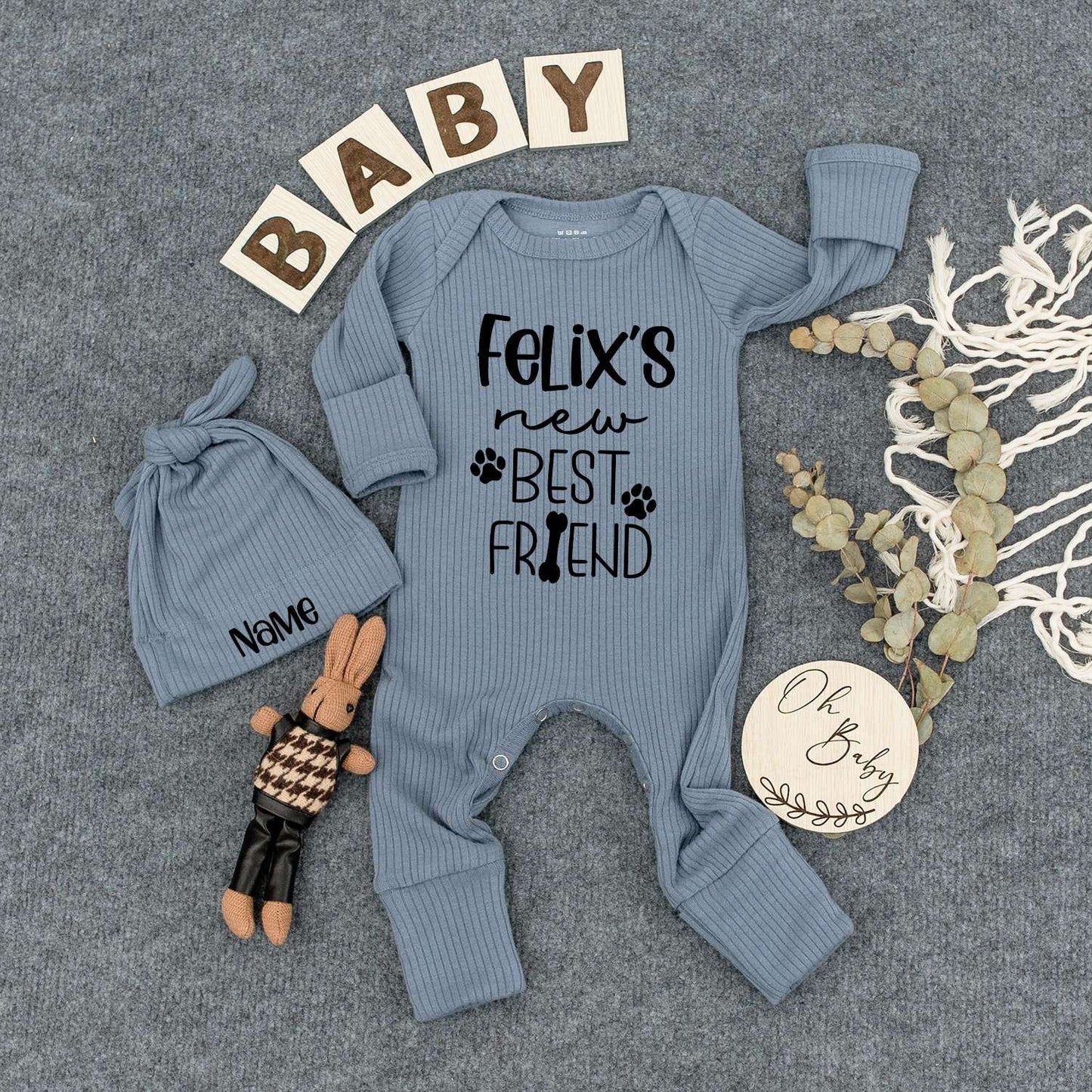 Personalized Name Newborn Bodysuit & Hat Set for Felix's New Best Friend Dog Lovers Baby Outfit Pet Owner Pregnancy Reveal Gift Coming Home Clothes