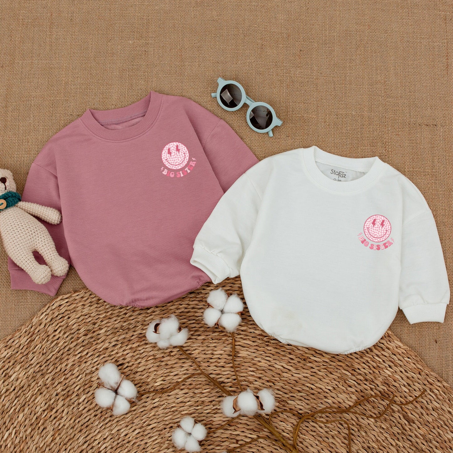 Big Sister Era Romper Set, Groovy Pink Smiley Face Outfit for Baby Girl, Retro Toddler Shirt Gift, 70s Style Bodysuit, Coming Home Outfit 135 chars