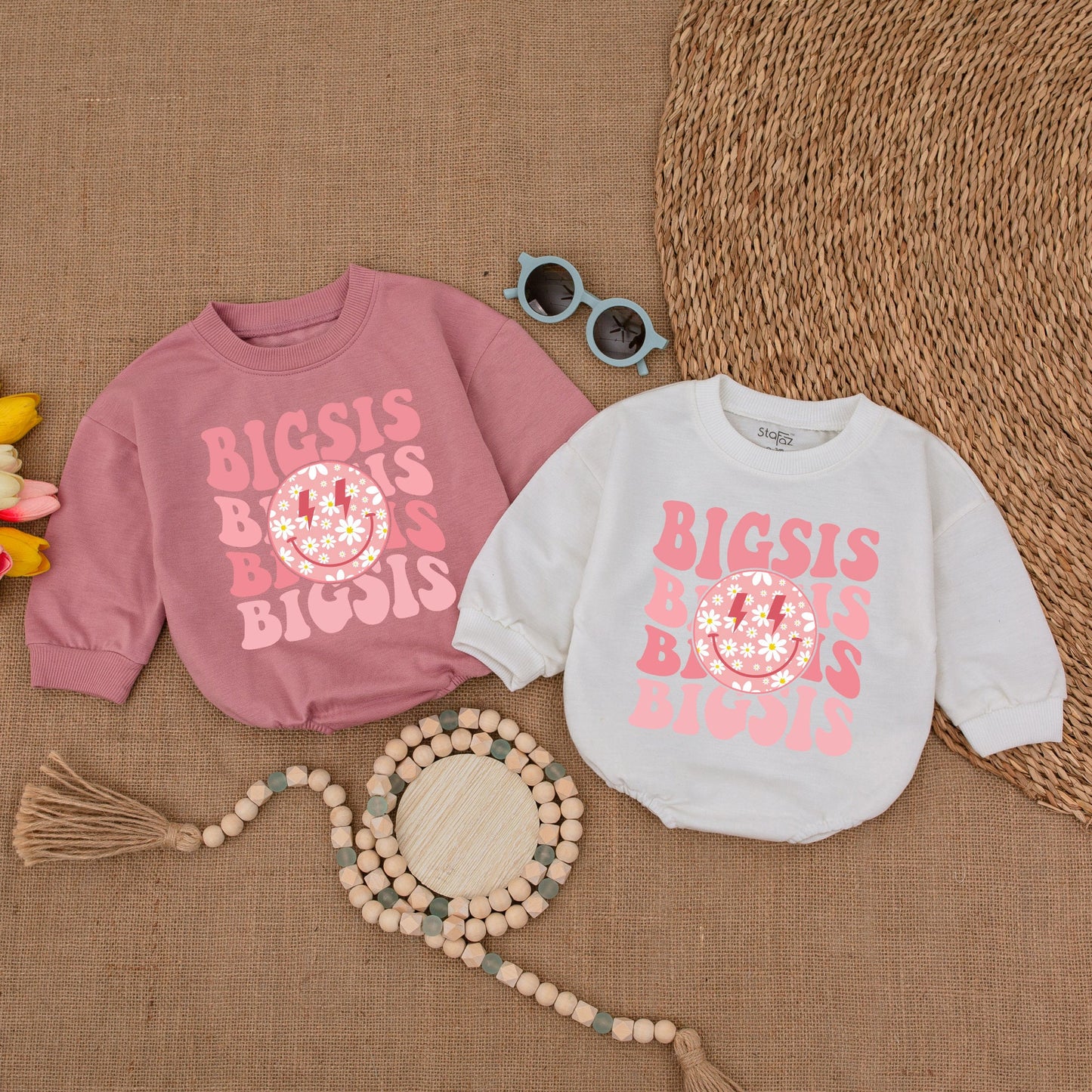 Big Sister Daisy Smile Face Baby Bubble Romper Pink Retro Wavy 'BIG SIS' Design with Red Lightning Bolts Soft Cotton Bodysuit Pregnancy Announcement New Baby Gift