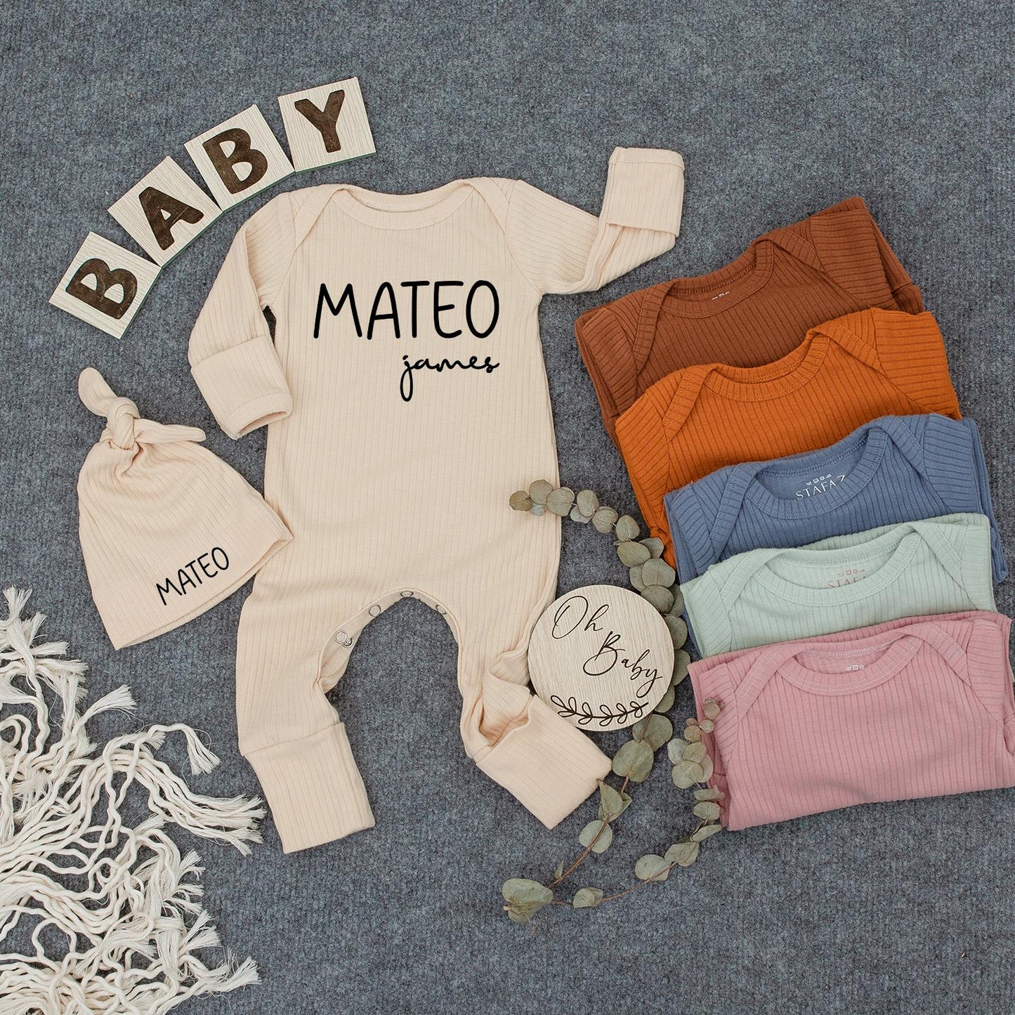 Personalized Modern First Middle Name Baby Bodysuit and Hat Set Custom Newborn Going Home Outfit Baby Shower Gift Minimalist Design