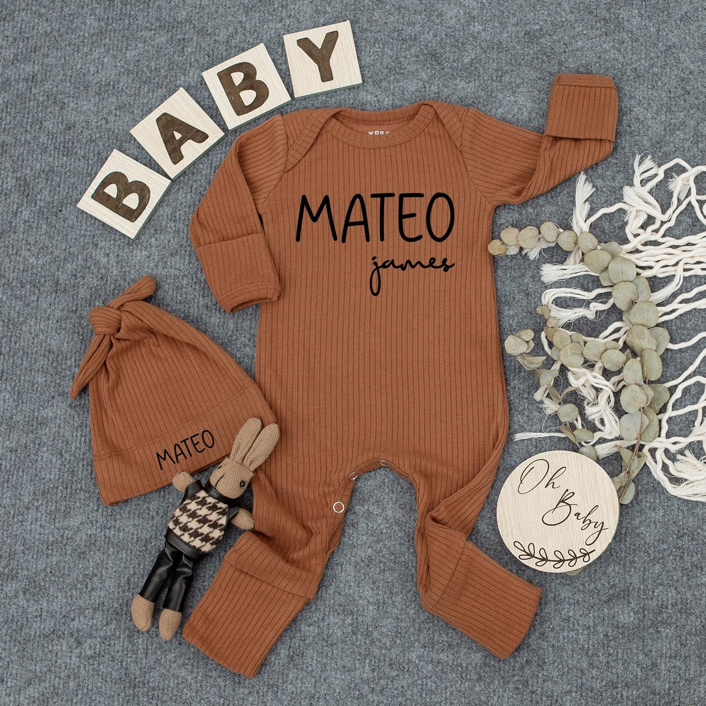 Personalized Modern First Middle Name Baby Bodysuit and Hat Set Custom Newborn Going Home Outfit Baby Shower Gift Minimalist Design