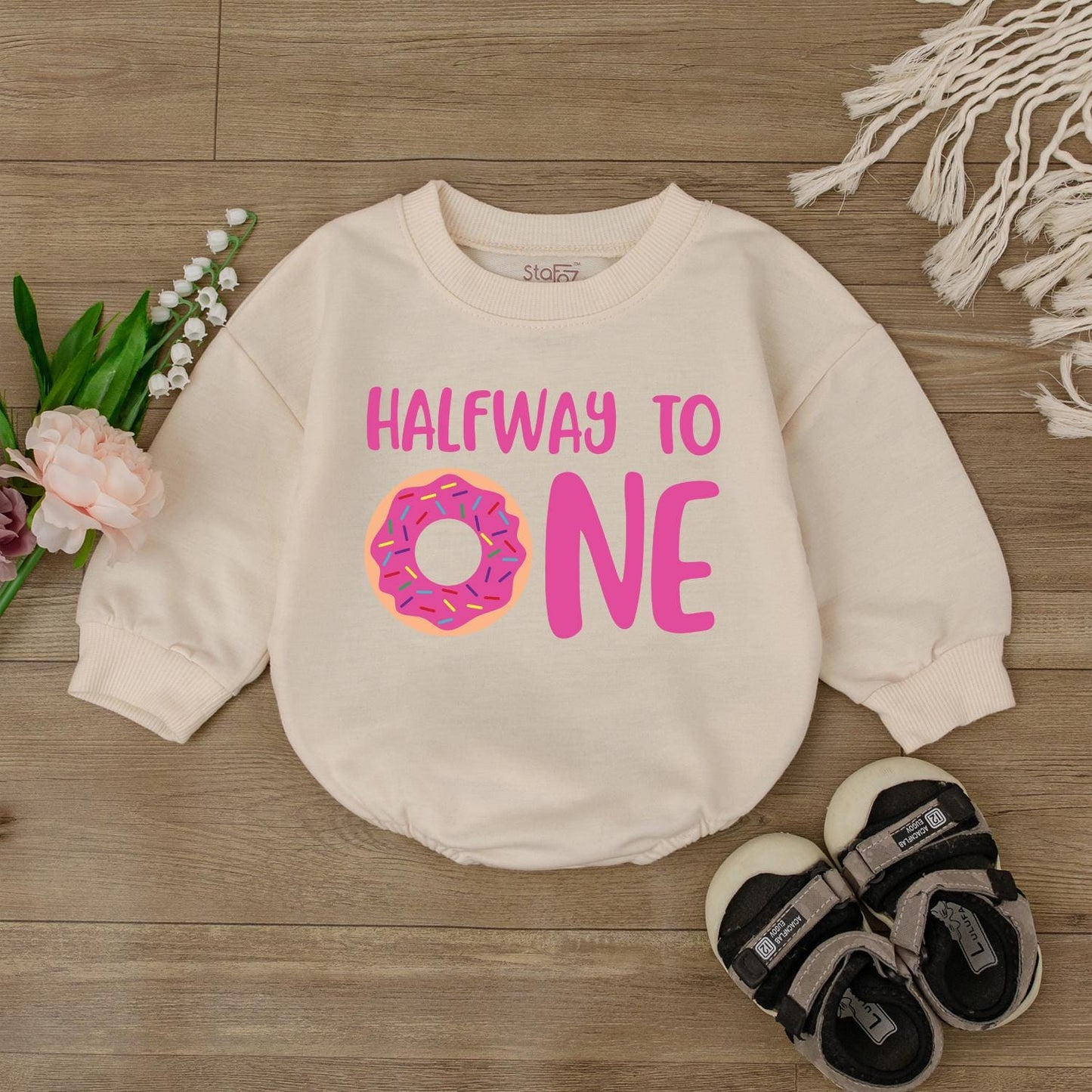 Adorable "Half Way To One" Donut Birthday Romper Cute Baby Girl Boy Outfit Gift Soft Cotton Bodysuit Celebration Apparel