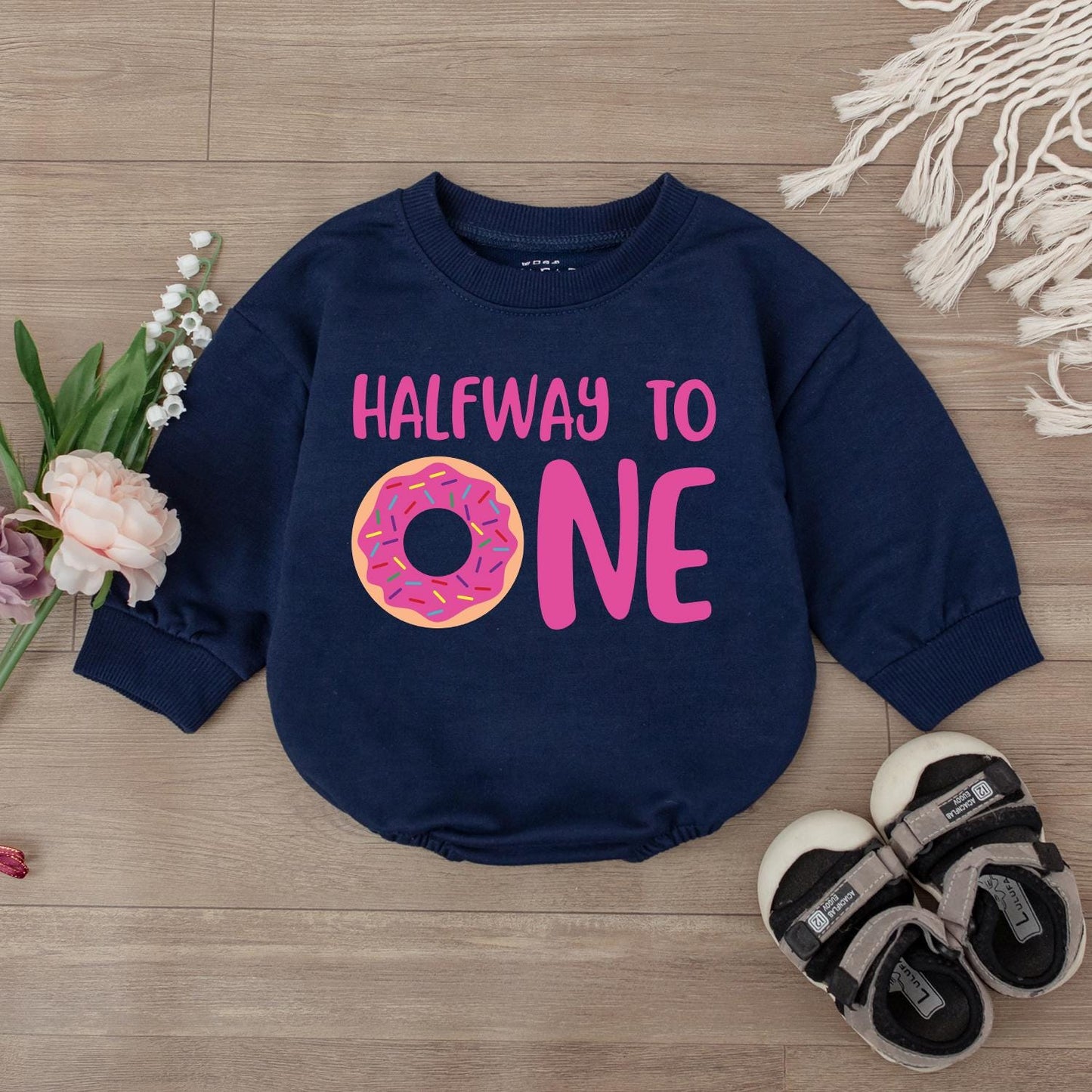 Adorable "Half Way To One" Donut Birthday Romper Cute Baby Girl Boy Outfit Gift Soft Cotton Bodysuit Celebration Apparel