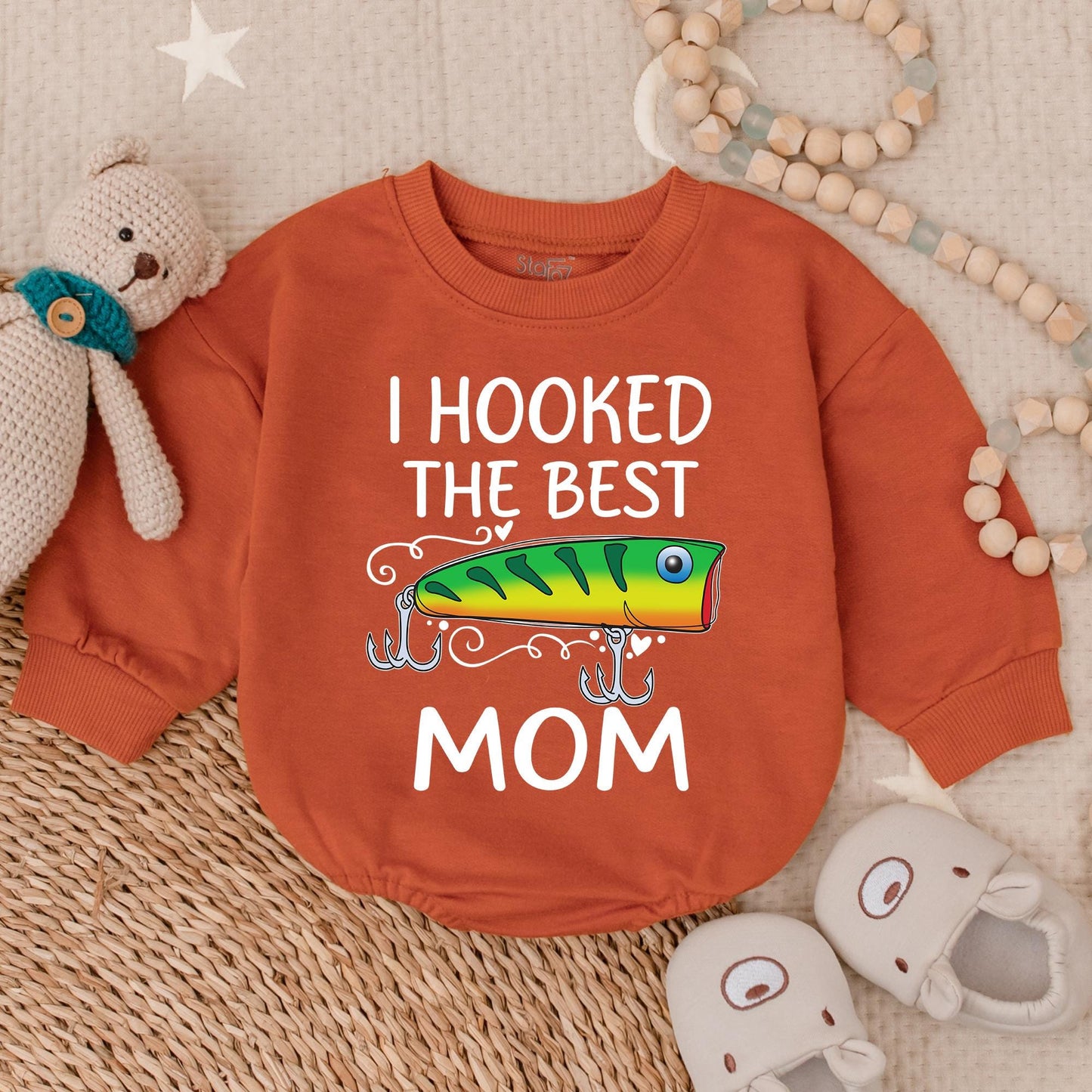 I Hooked The Best Mom Bubble Romper, Mommy and Me Baby Outfit, Natural White Cotton Fishing Trip Toddler Onesie for Mama's Girl or Boy Little Buddy Gift