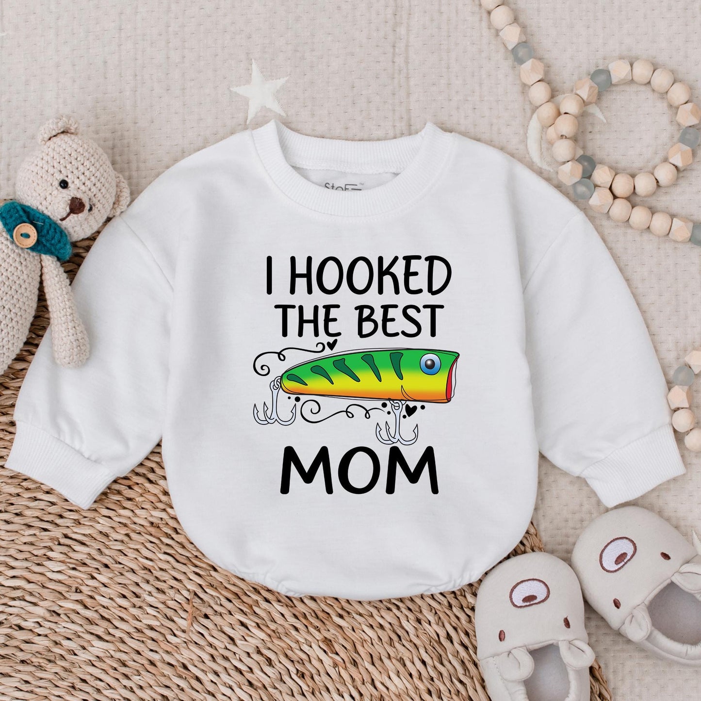 I Hooked The Best Mom Bubble Romper, Mommy and Me Baby Outfit, Natural White Cotton Fishing Trip Toddler Onesie for Mama's Girl or Boy Little Buddy Gift