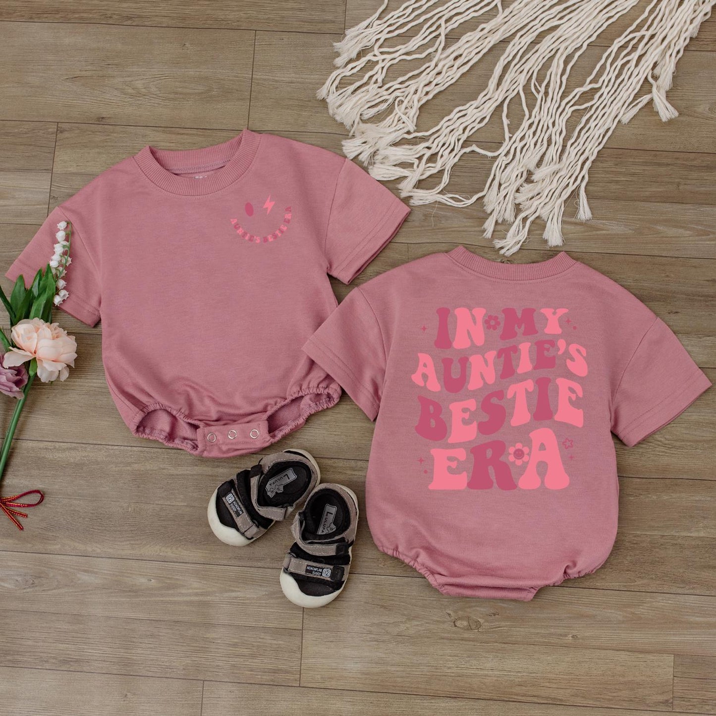 In My Auntie's Bestie Era Baby Bodysuit Cute Retro Aunt Gift for Baby Girl Newborn Romper Sweet Auntie Niece Outfit Cotton Comfort