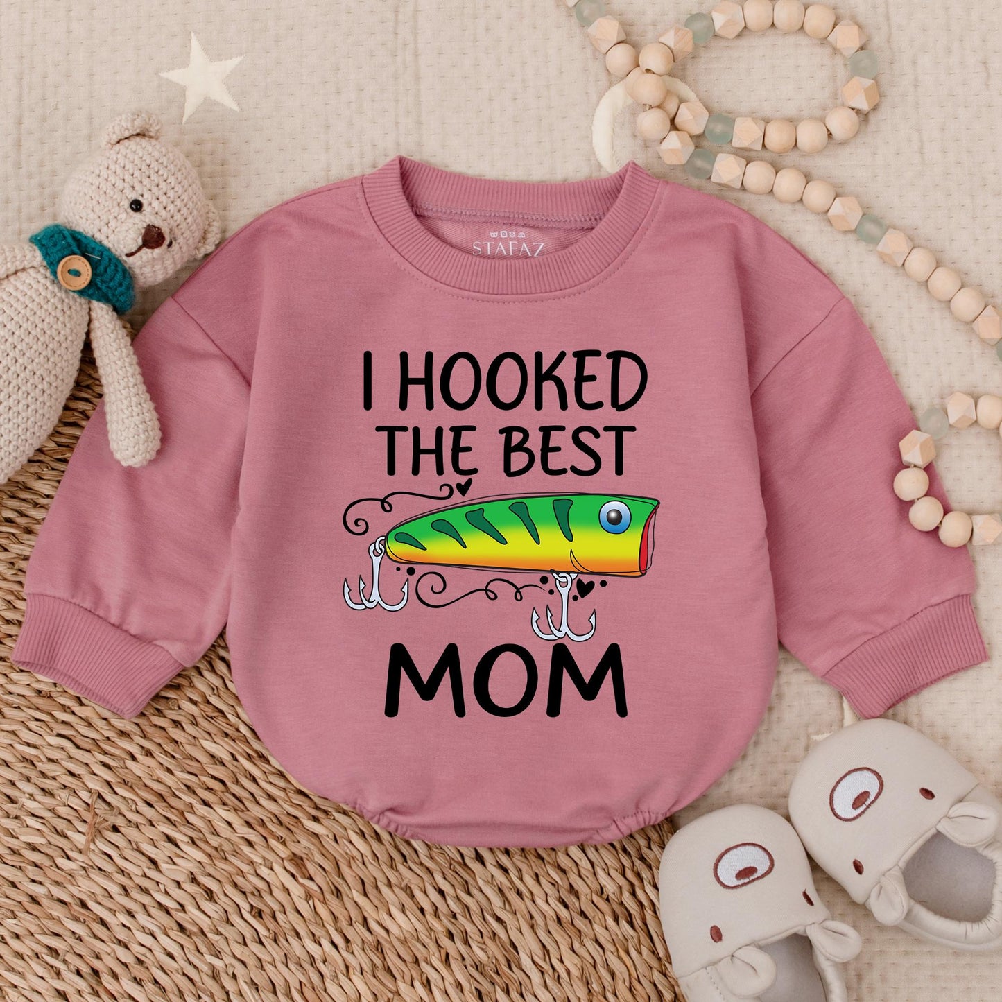 I Hooked The Best Mom Bubble Romper, Mommy and Me Baby Outfit, Natural White Cotton Fishing Trip Toddler Onesie for Mama's Girl or Boy Little Buddy Gift