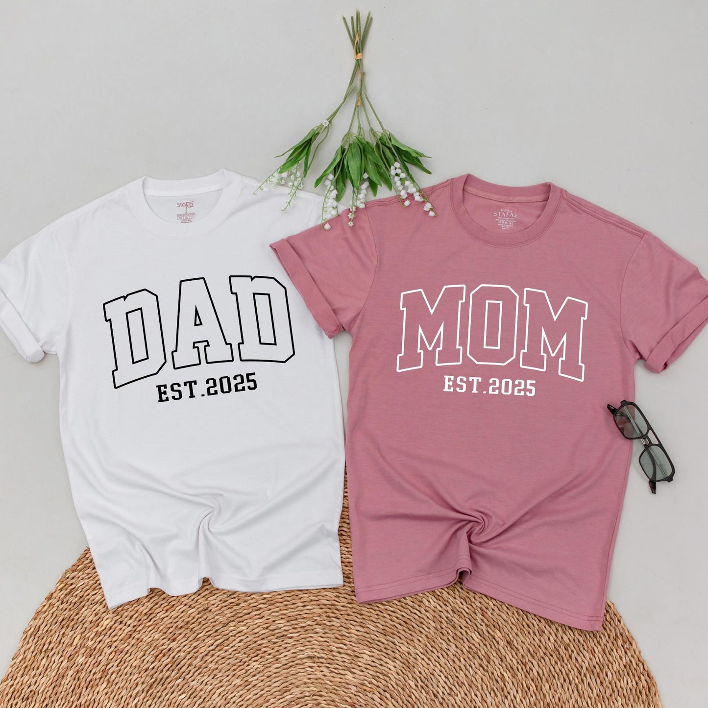 Personalized Dad Mom Est 2025 Matching T-Shirts Pregnancy Announcement New Parents Outfit First Time Mom Dad Gift Baby Reveal