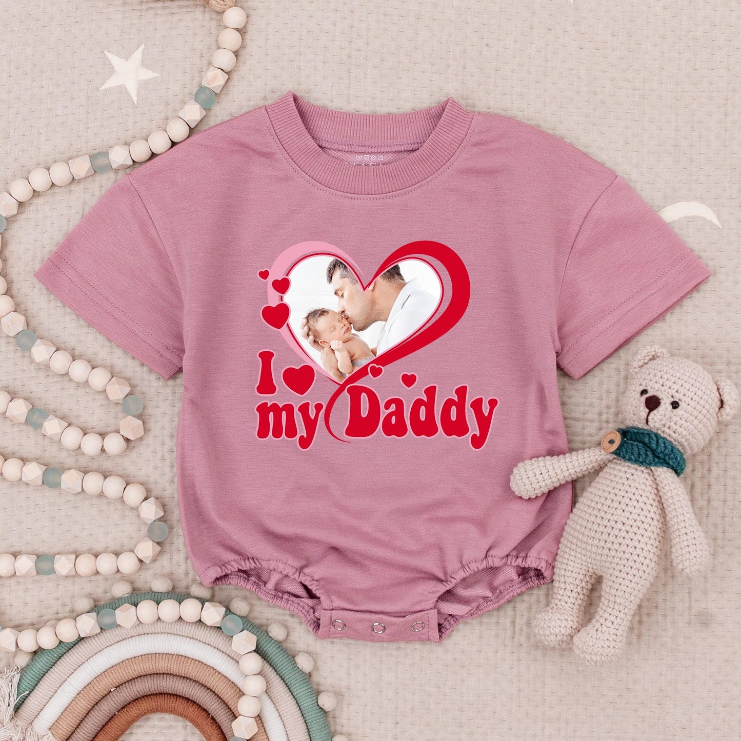 Custom Photo I Love My Daddy Baby Romper Sentimental Father Baby Kiss Pink Red Heart Outline Little One Month Baby Girl Bodysuit First Dad Gift