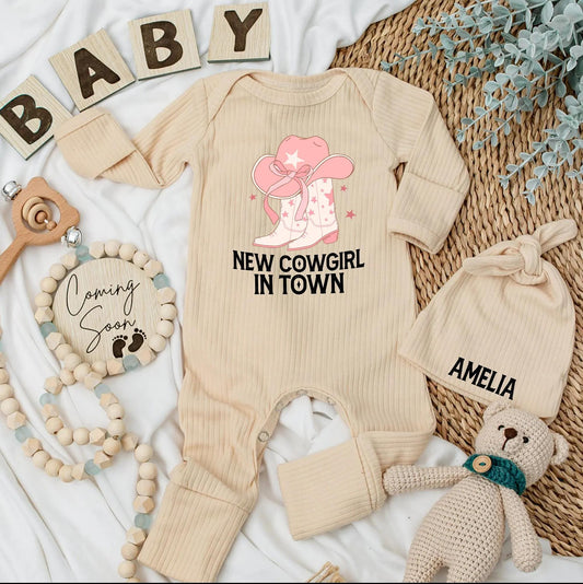 New Cowgirl in Town Baby Bodysuit, Personalized Western Baby Girl Outfit, Custom Cowgirl Hat Baby Clothes, Rodeo Newborn Gift