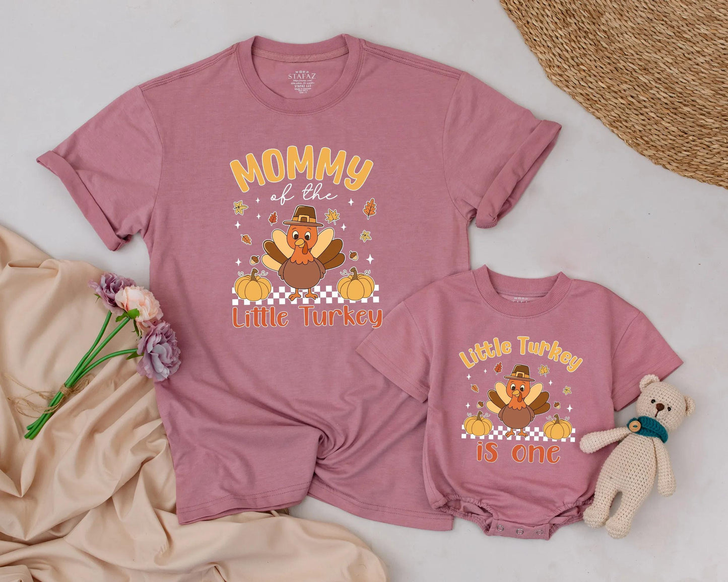 Warm Autumn Family Matching Thanksgiving Shirts Daddy Mommy Little Turkey 2025 Retro Fall Holiday Tees with Pumpkins and Leaves