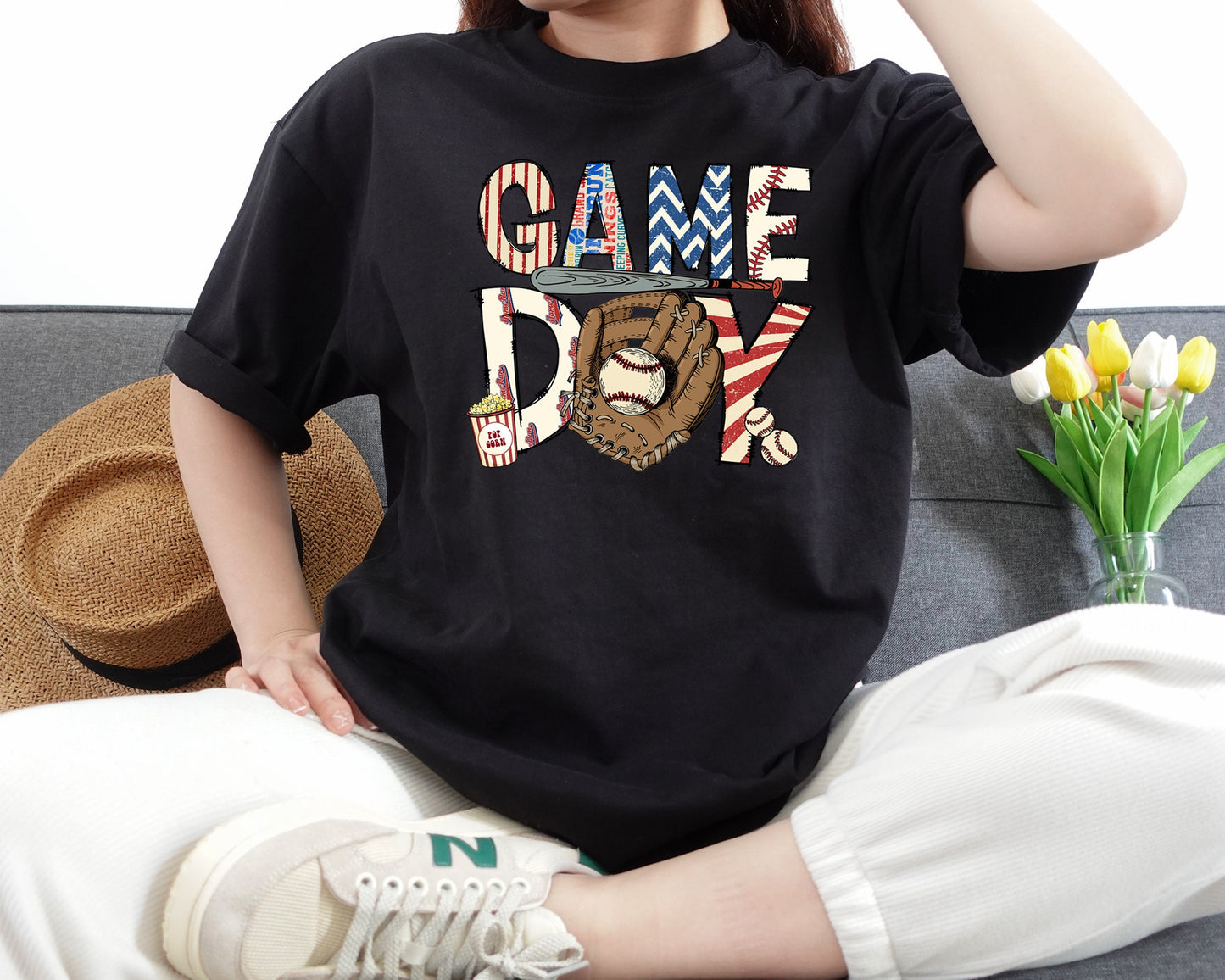 Retro Baseball Mom Tee: Perfect Gift for Her – Graphic & Cozy Style