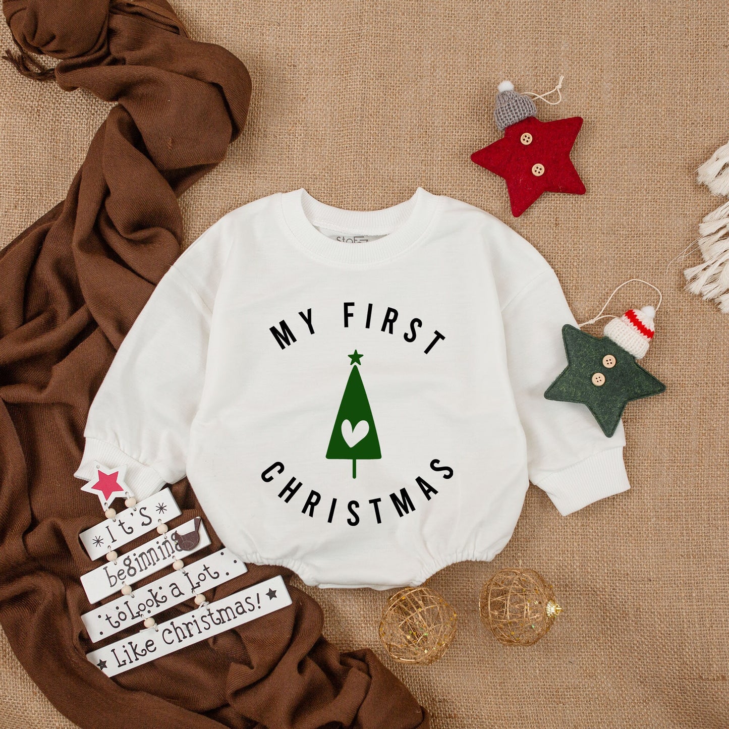 Retro Santa Baby Romper: Cozy First Christmas Outfit & Gift Idea