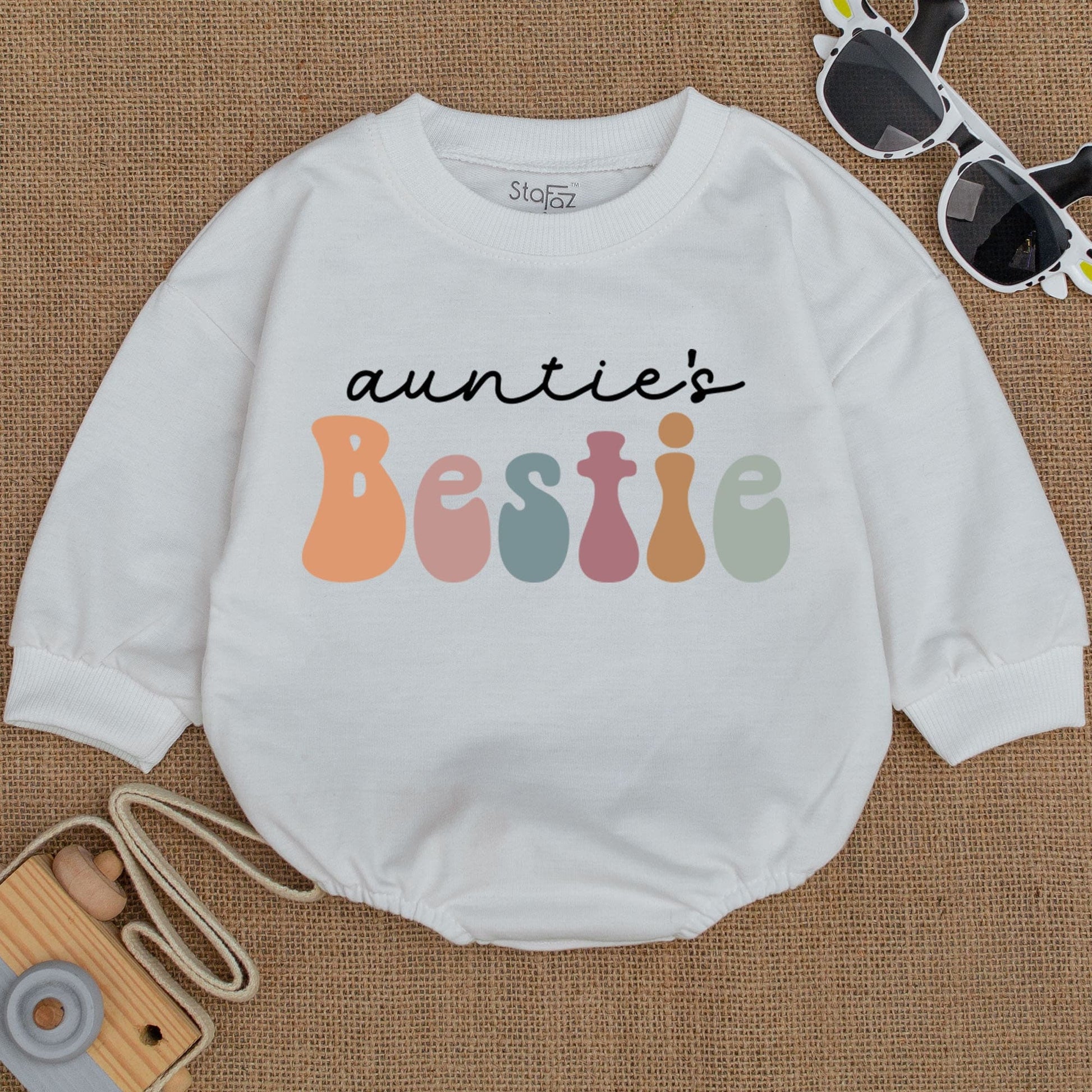 Retro Auntie's Bestie Baby Romper Soft Cotton Newborn Outfit Adorable Gift for New Auntie Cute Vintage Vibes