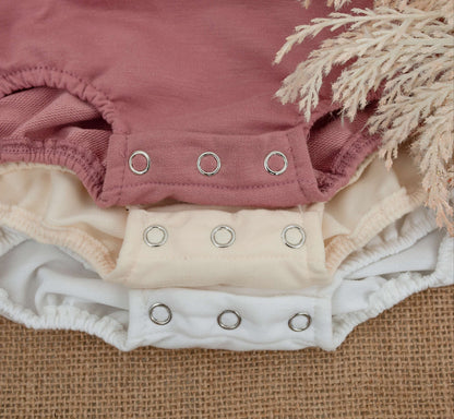 Mama and Mini Daisy Matching Mom and Baby Shirts Bodysuit Set Floral Birthday Party Outfits Muted Green Peach Accents