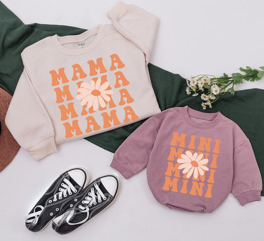 Groovy Mama and Mini Daisy Sweatshirt Set Retro Matching Outfit Personalized Mother Daughter Sweaters Cute Romper Gift Boho Family Sweatshirts