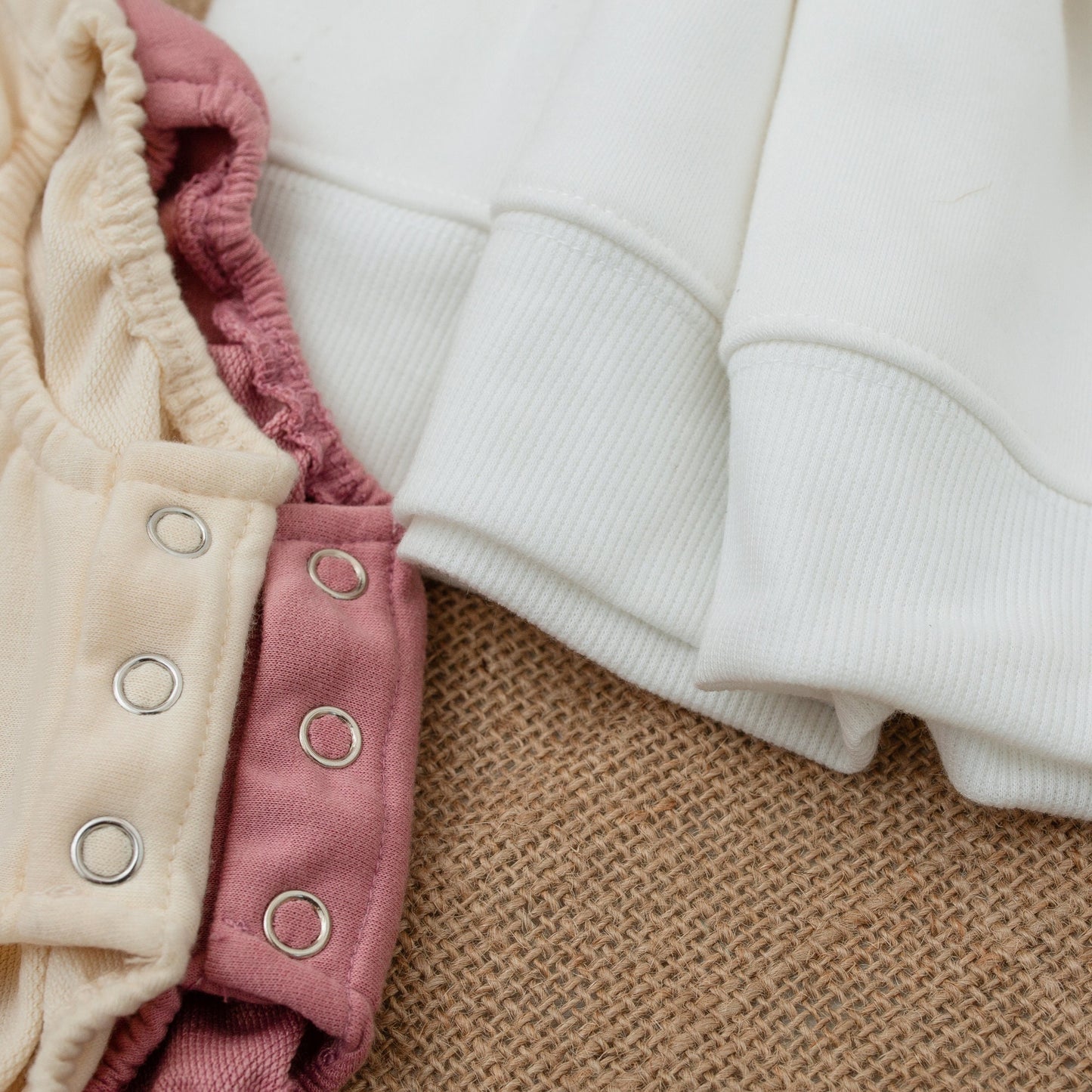 Matching Mama Mini Christmas Sweatshirt Set, Festive Leopard & Snowflake Design, Mommy and Me Holiday Family Outfit, Cute Winter Gift