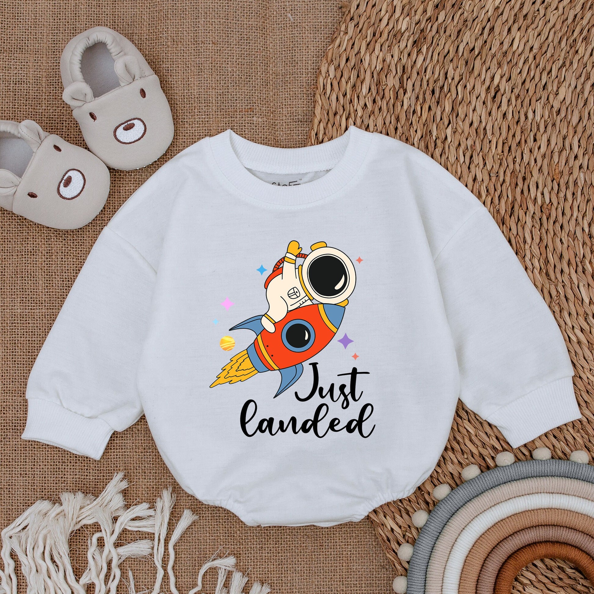 Just Landed Spaceship Baby Bodysuit Astronaut Romper Newborn Shower Gift Soft Cotton Bubble Design Infant Outfit for Girls Boys