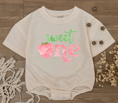 Sweet One Strawberry Baby Romper Girl First Birthday Outfit Retro Jumpsuit Toddler Party Bodysuit Baby Shower Gift Comfortable Summer Wear