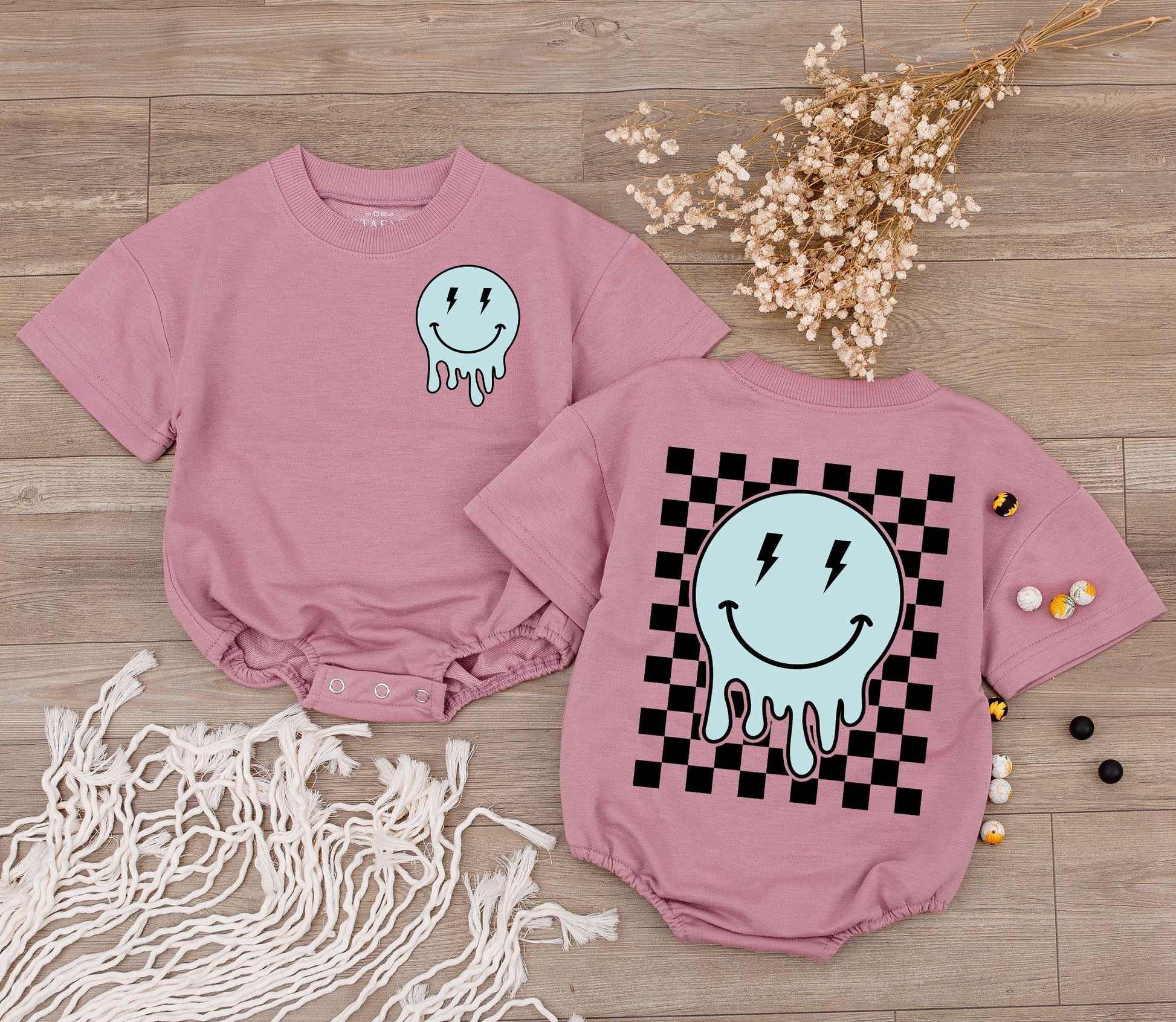 Retro Smiley Face Baby Romper Cute Checkered Bodysuit for Kids Happy Face Outfit Adorable Baby Shower Gift for Newborns Soft Cotton Toddler