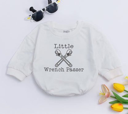 Little Wrench Passer Baby Romper, Mechanic Boy Outfit with Crossed Wrenches, Daddy's Little Helper Bodysuit, Newborn Car Lover Gift
