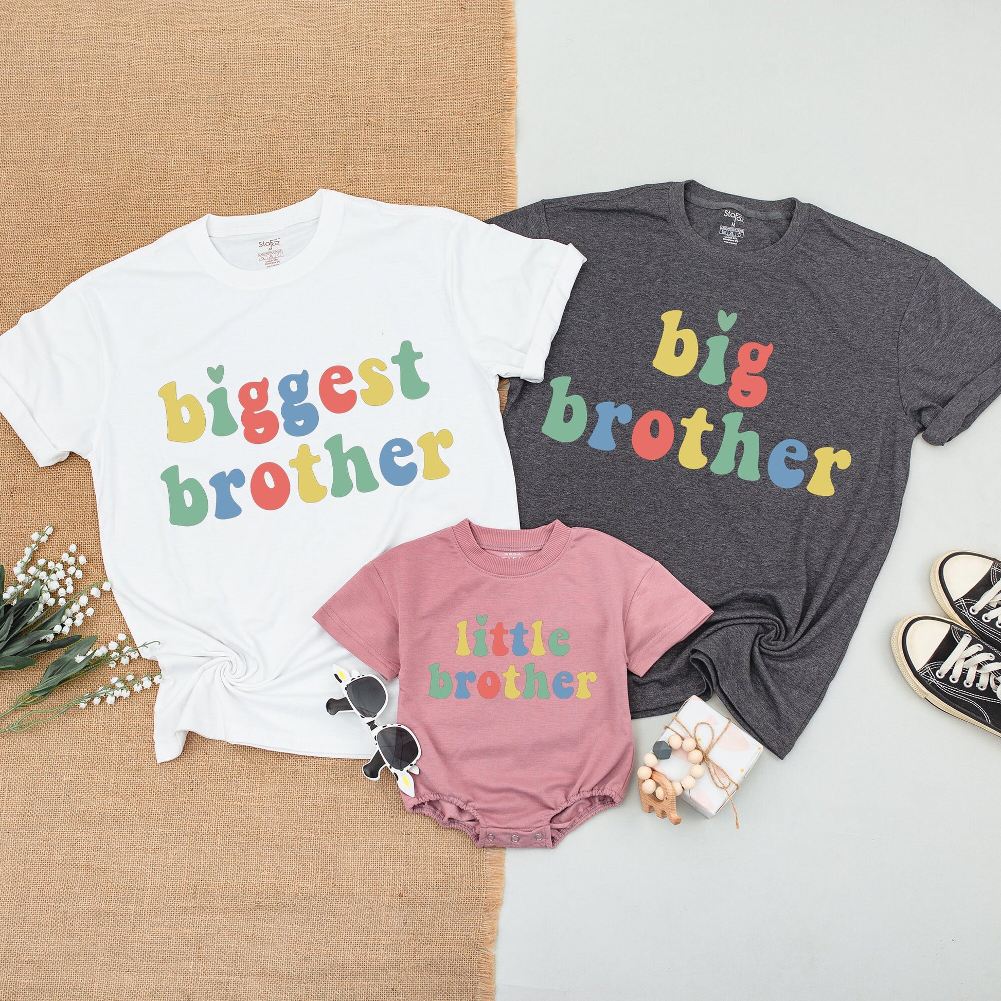 Colorful Retro Sibling Matching Outfits Big Brother Little Sister Baby Bodysuit Shirt Announcement Gift with Playful Hearts & Yellow Green Red Blue Text