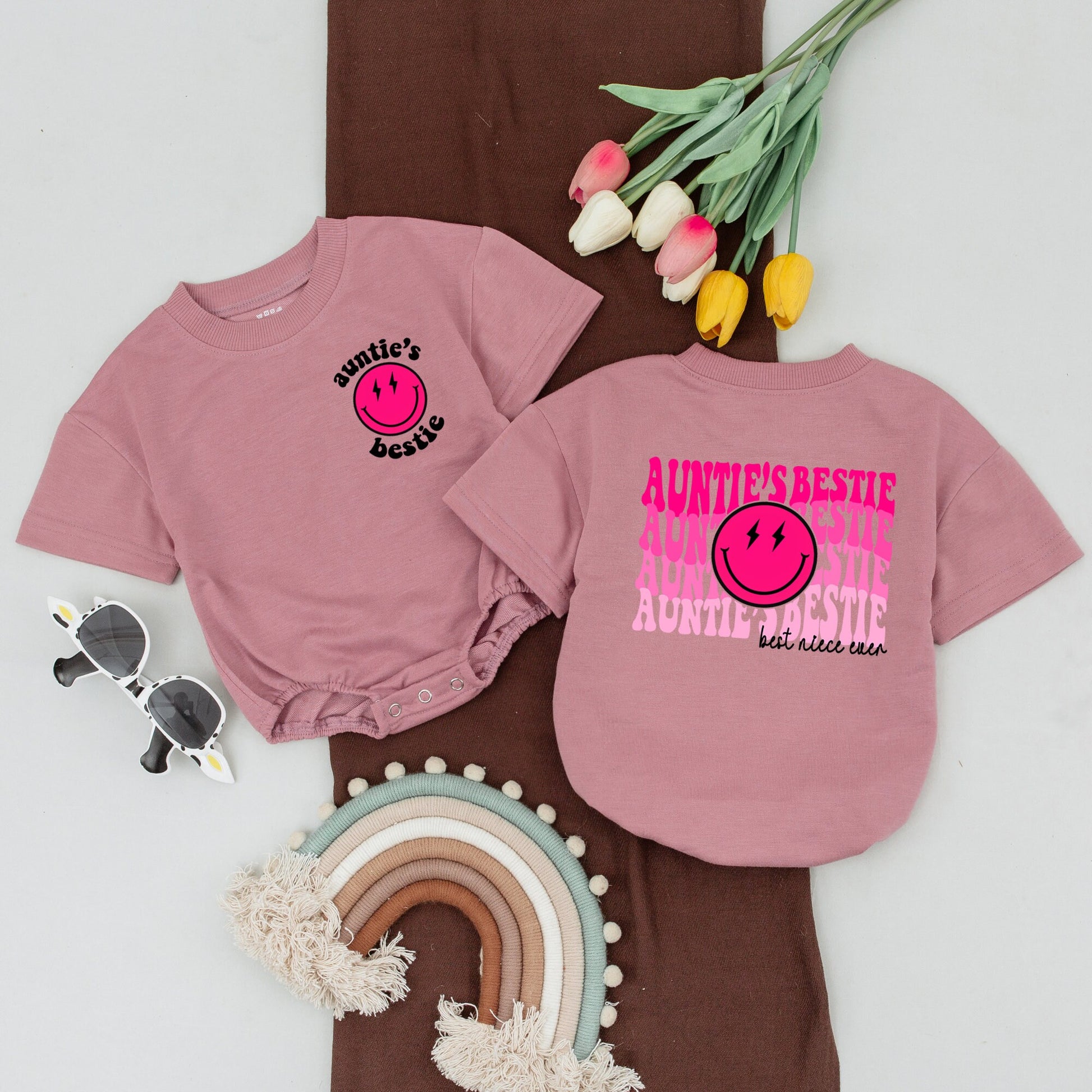 Personalized Auntie's Bestie Matching Outfit Modern Pink Smiley Face Baby Romper Cool Aunt Niece Shirt Newborn Girl Shower Gift Fun Aesthetic