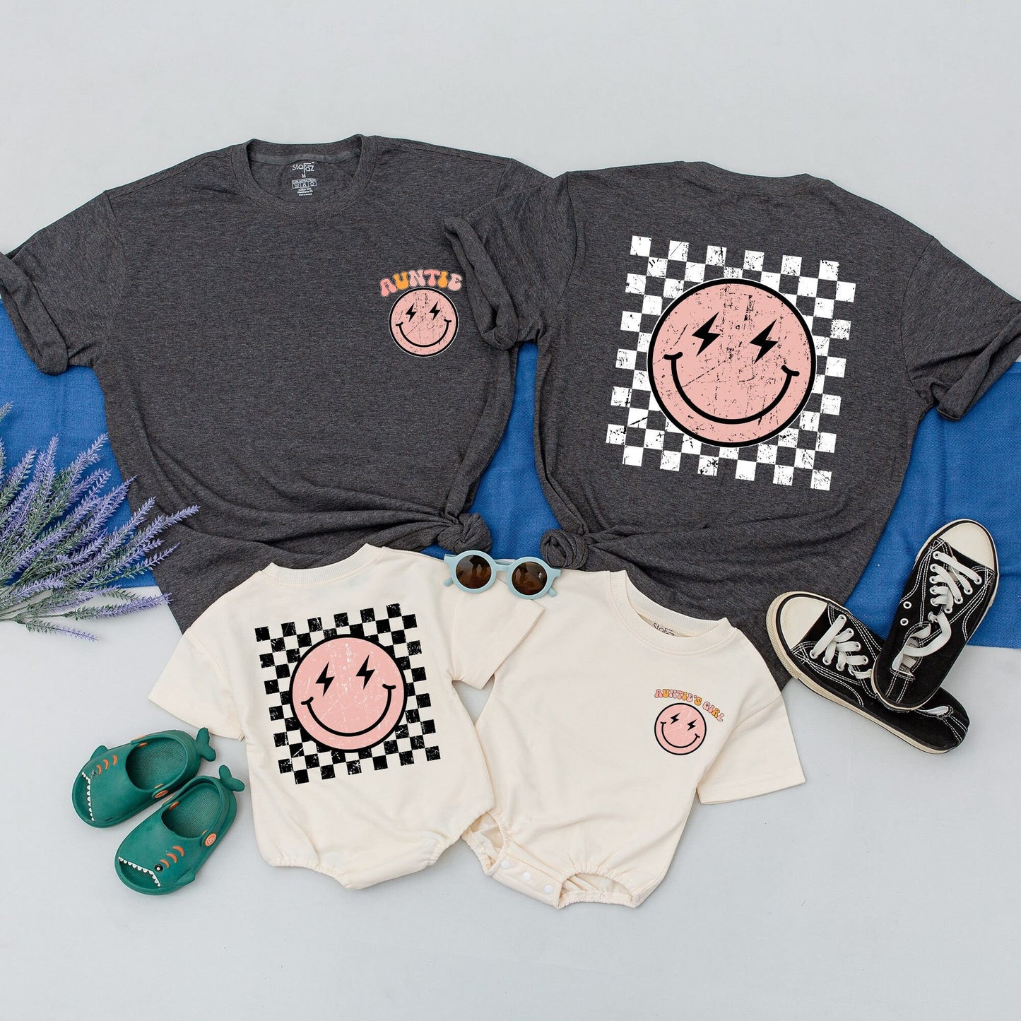 Personalized Auntie Matching Shirt Niece Nephew Retro Pink Smiley Face Lightning Eyes Checkered Background Vintage Family Outfit Comfortable Gift