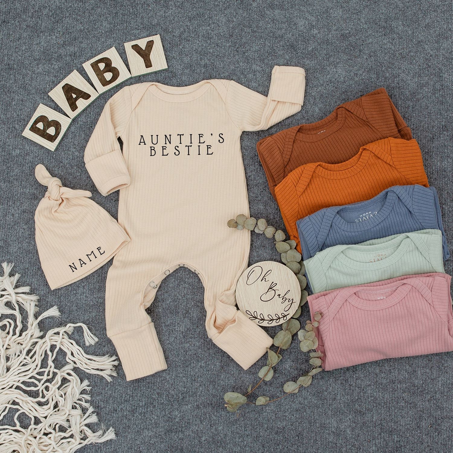 Custom Auntie's Bestie Baby Bodysuit and Hat Set Newborn Romper with Name Minimalist Modern Boho Infant Girl New Aunt Gift Outfit