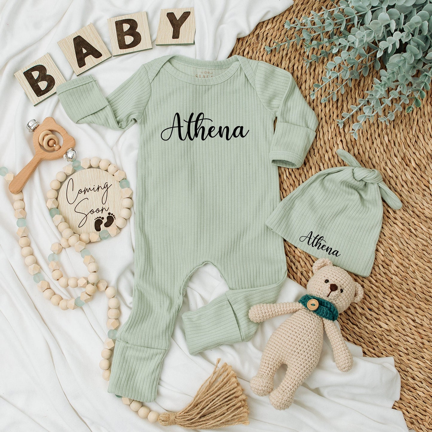 Personalized Baby Bodysuit and Hat Set with Cursive Name Design, Soft Cotton Modern Newborn Girl Gift Born in 2024 Baby Shower Going Home Outfit Keepsake