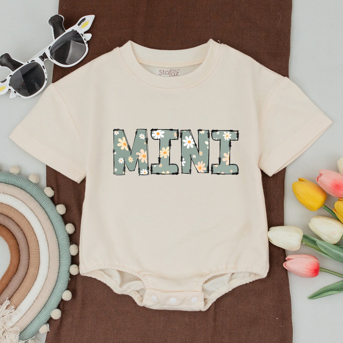 Mama and Mini Daisy Matching Mom and Baby Shirts Bodysuit Set Floral Birthday Party Outfits Muted Green Peach Accents